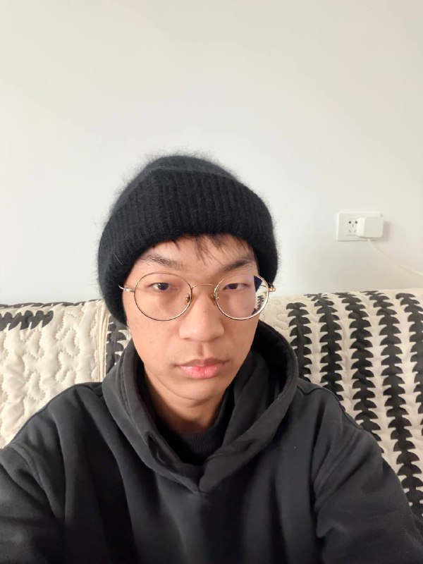 卧槽我容貌焦虑了我躯体化了我一直在哭我怎么这么丑为什么长得这么像小学生我不得劲能不能注销账号吉他张都比我好看亲友别一直宠我了我真的很丑像路边的野狗换了手机拍还是丑还不如用门锁拍能少拍几个痘救命