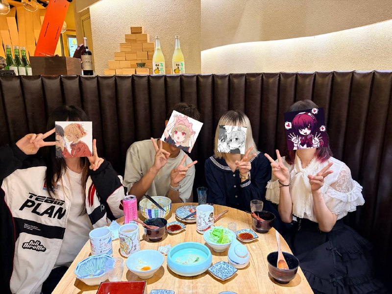 上海day14和@雪柰@桐谷傅傅@泉依 来了makihouse吃得超级开心！p6真的是神一起喝了柚子酒还请店员拍了合照w在上海玩了两周了，今天也是我在上海最后的完整的一天，很幸运能遇到愿意陪我玩的大家，谢谢你们！上海day14和@雪柰@桐谷傅傅@泉依 来了makihouse吃得超级开心！p6真的是神一起喝了柚子酒还请店员拍了合照w在上海玩了两周了，今天也是我在上海最后的完整的一天，很幸运能遇到愿意陪我玩的大家，谢谢你们！