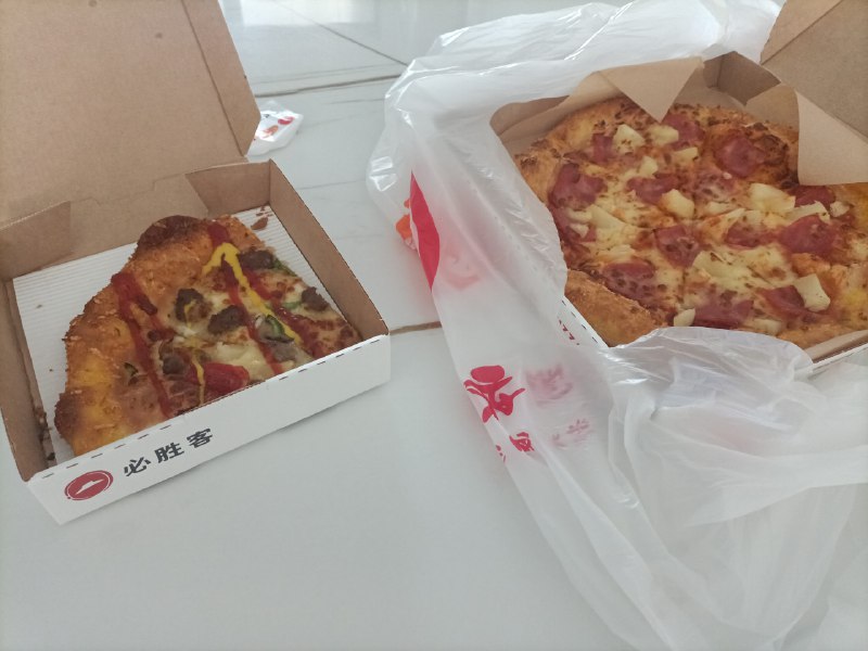 我开动了！这时候再来上一瓶冰可乐可真是惬意啊