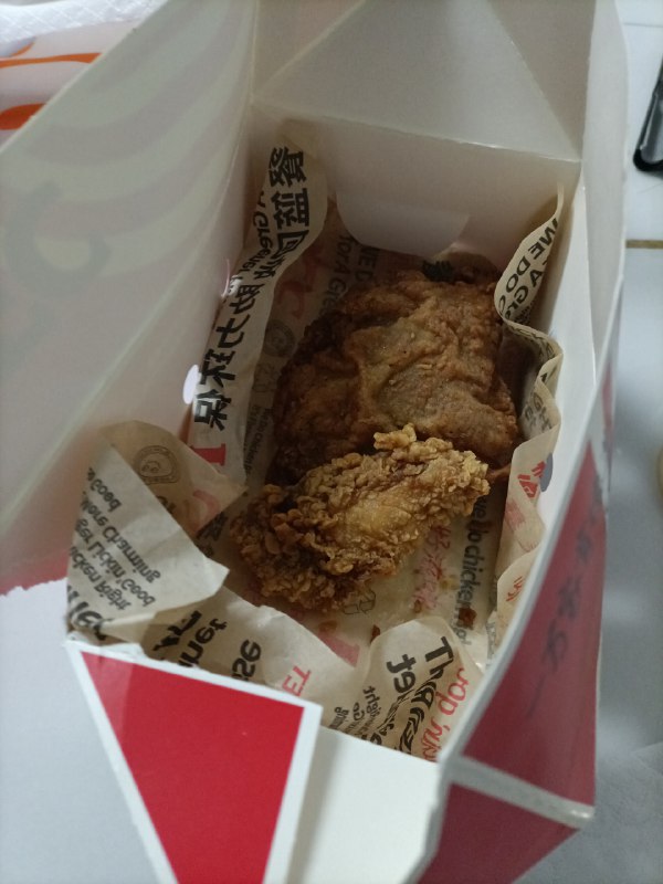 肯德基和火鸡面（刚泡好的时候没拍到照片，只有快吃完的了）p3其实有点难喝肯德基和火鸡面（刚泡好的时候没拍到照片，只有快吃完的了）p3其实有点难喝