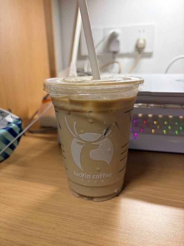 冰吸生椰拿铁初见