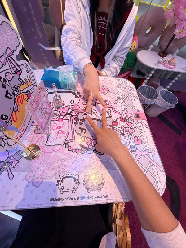 上海day6和@雪柰 去了静安大悦城的仆咖都是初见，体验感不赖的蛋包饭好吃，切上的画很可爱上海day6和@雪柰 去了静安大悦城的仆咖都是初见，体验感不赖的蛋包饭好吃，切上的画很可爱