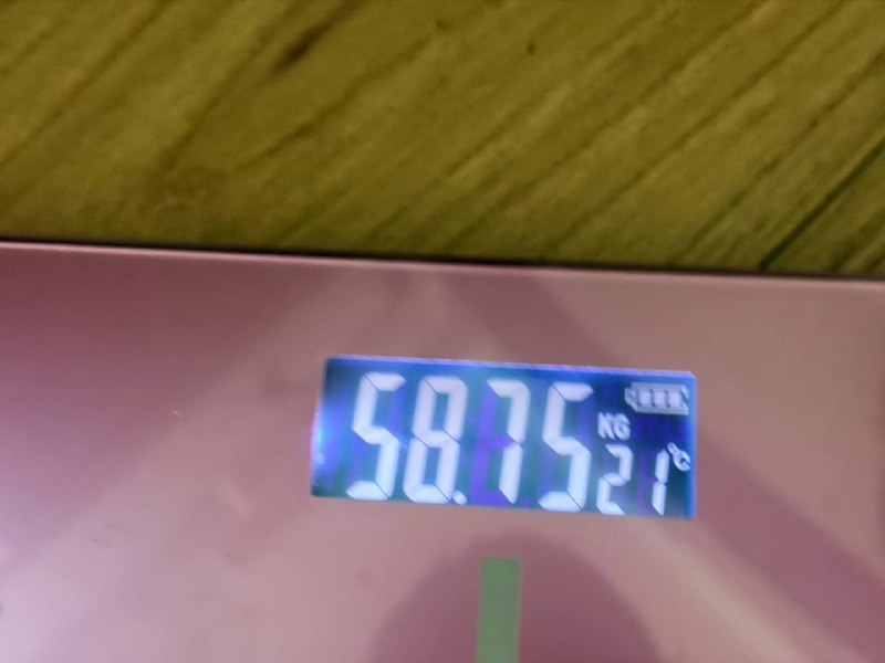 刚吃完量的，嘻嘻原来我没胖