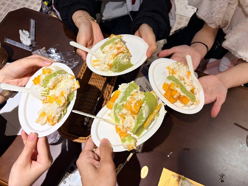上海day14和@雪柰@桐谷傅傅@泉依 一起来无限萌界过了生日谢谢大家送的礼物！仆咖里面服务超级好！我的嘴角一直没下去过，女仆们也都好萌呀嘿嘿我点的抹茶牛奶和蛋包饭味道都不错的，女仆画的画也很可爱捏一起分了布歌东京的生日蛋糕，超级好吃！然后因为是生日，很荣幸的和所有当班女仆以及大家拍了切结束后毫无疑问的去打了舞萌www后面还有哦上海day14和@雪柰@桐谷傅傅@泉依 一起来无限萌界过了生日谢谢大家送的礼物！仆咖里面服务超级好！我的嘴角一直没下去过，女仆们也都好萌呀嘿嘿我点的抹茶牛奶和蛋包饭味道都不错的，女仆画的画也很可爱捏一起分了布歌东京的生日蛋糕，超级好吃！然后因为是生日，很荣幸的和所有当班女仆以及大家拍了切结束后毫无疑问的去打了舞萌www后面还有哦