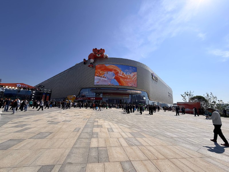 来新机厅了，下午比赛来新机厅了，下午比赛