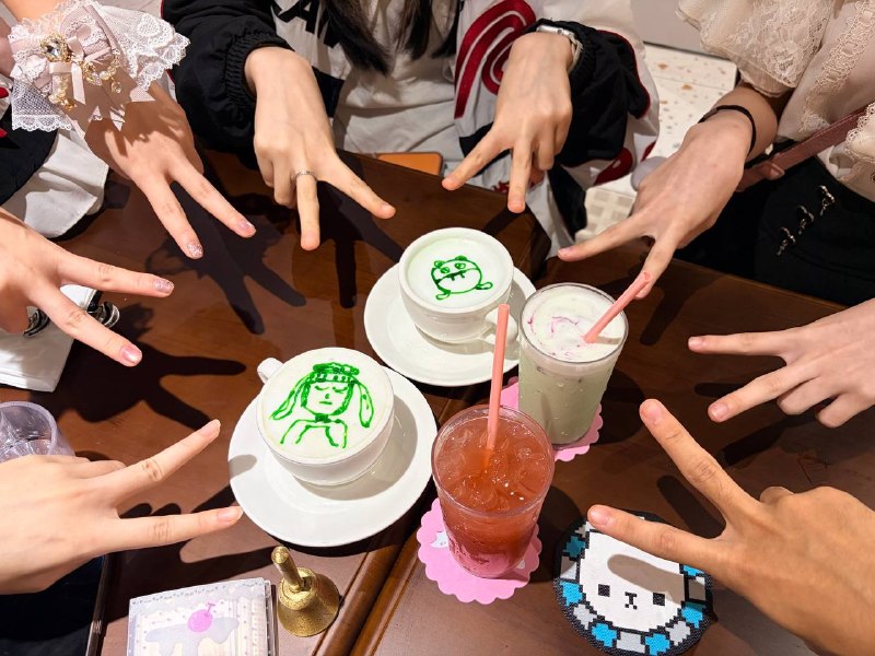上海day14和@雪柰@桐谷傅傅@泉依 一起来无限萌界过了生日谢谢大家送的礼物！仆咖里面服务超级好！我的嘴角一直没下去过，女仆们也都好萌呀嘿嘿我点的抹茶牛奶和蛋包饭味道都不错的，女仆画的画也很可爱捏一起分了布歌东京的生日蛋糕，超级好吃！然后因为是生日，很荣幸的和所有当班女仆以及大家拍了切结束后毫无疑问的去打了舞萌www后面还有哦上海day14和@雪柰@桐谷傅傅@泉依 一起来无限萌界过了生日谢谢大家送的礼物！仆咖里面服务超级好！我的嘴角一直没下去过，女仆们也都好萌呀嘿嘿我点的抹茶牛奶和蛋包饭味道都不错的，女仆画的画也很可爱捏一起分了布歌东京的生日蛋糕，超级好吃！然后因为是生日，很荣幸的和所有当班女仆以及大家拍了切结束后毫无疑问的去打了舞萌www后面还有哦