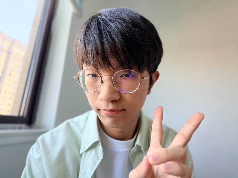 拍照比耶被前任说成是人机